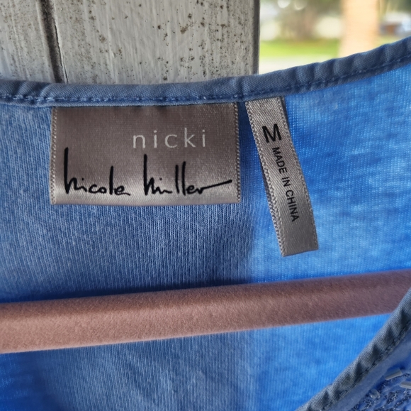 3 Nicole Miller "NICKI"  SIZE MED BLUE TINY BLUE EMBELLISHMENT AT V NECKLINE - Picture 3 of 5